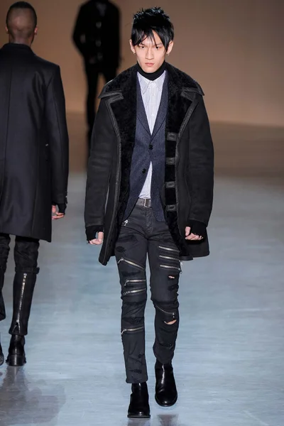 Look 17